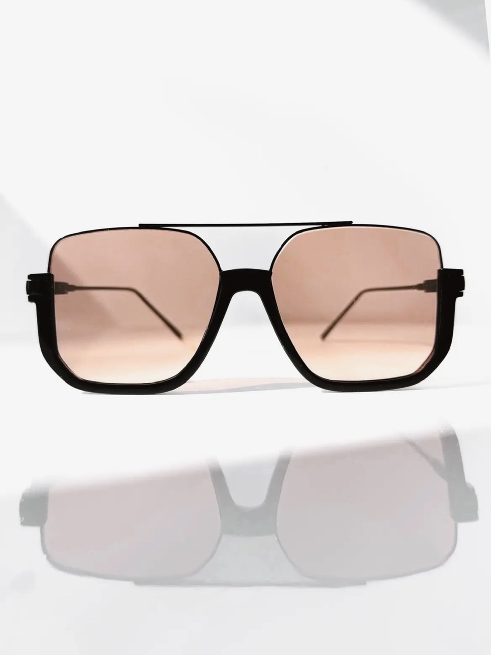 Outlining Statement Aviator Shades - Picture 6 of 9